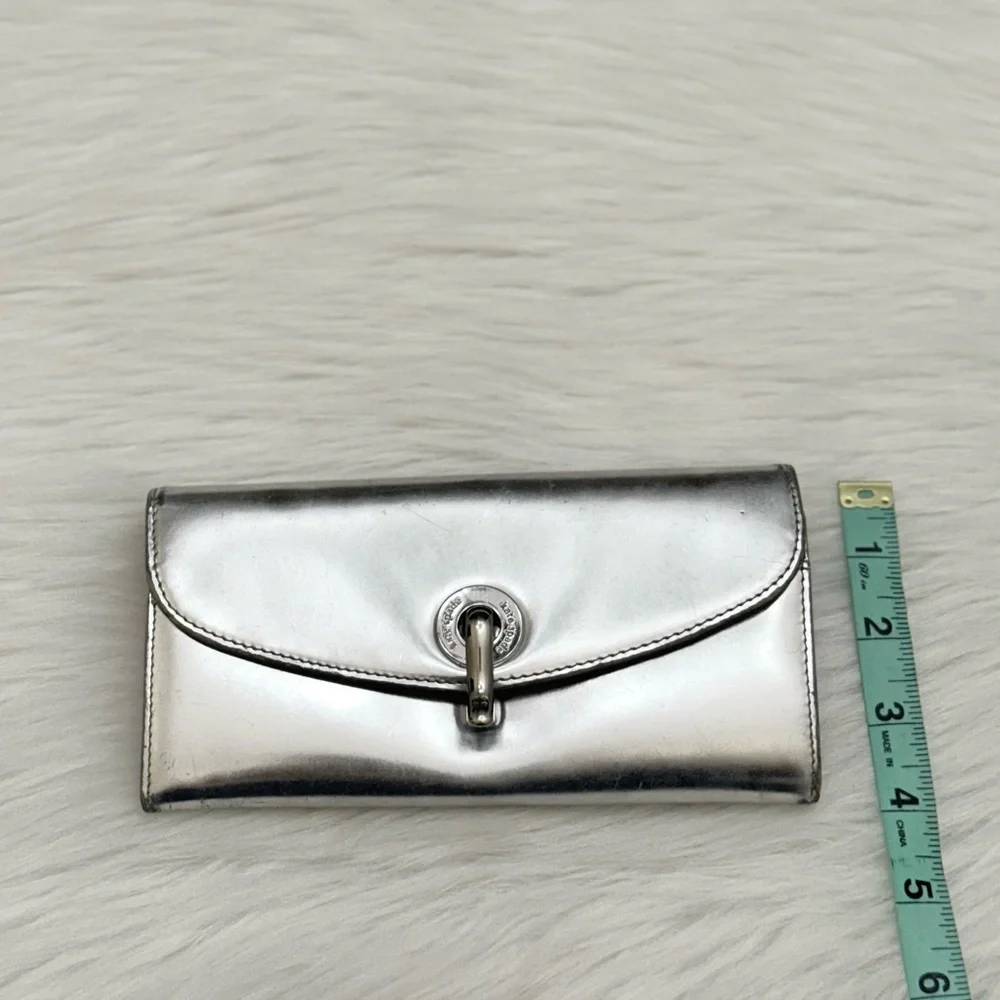 KATE SPADE - METALLIC SILVER LONG BIFOLD SECURE CLOSURE WALLET